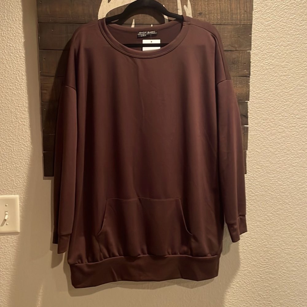 Basic light weight sweater with pocket detail